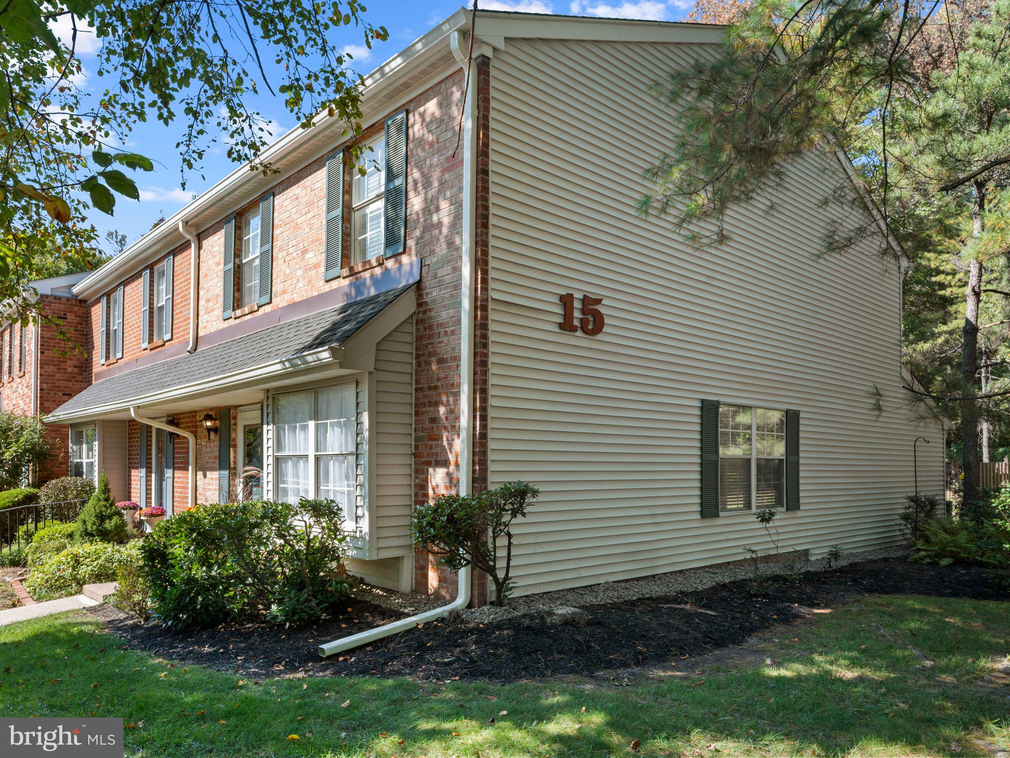 11 VIBURNUM COURT