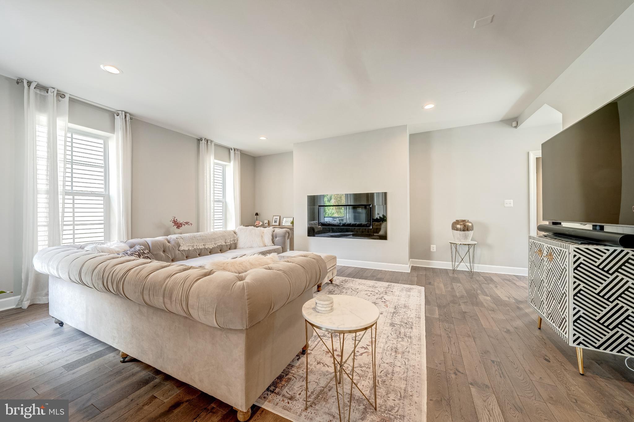 ONE LOUDOUN - Residential