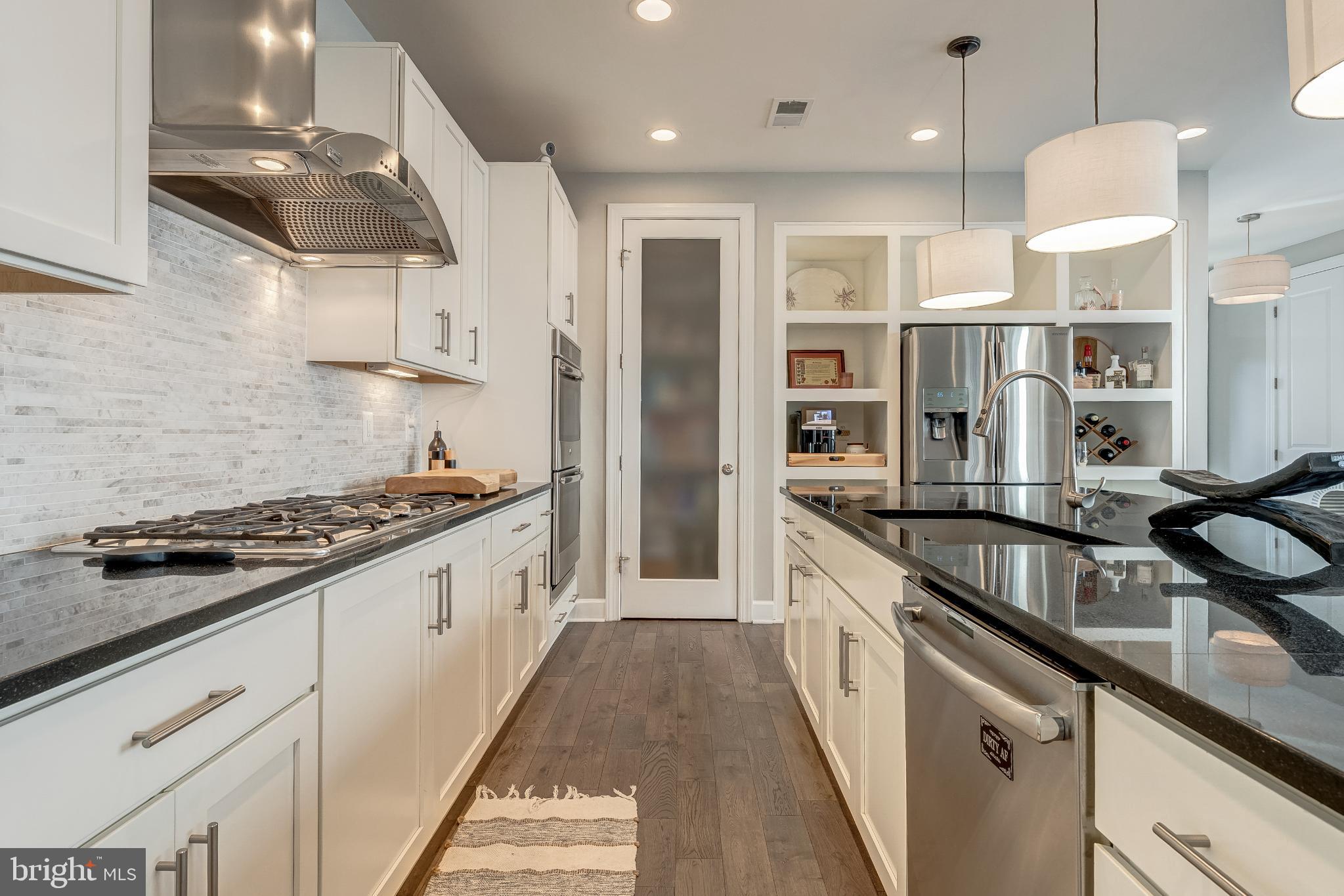 ONE LOUDOUN - Residential