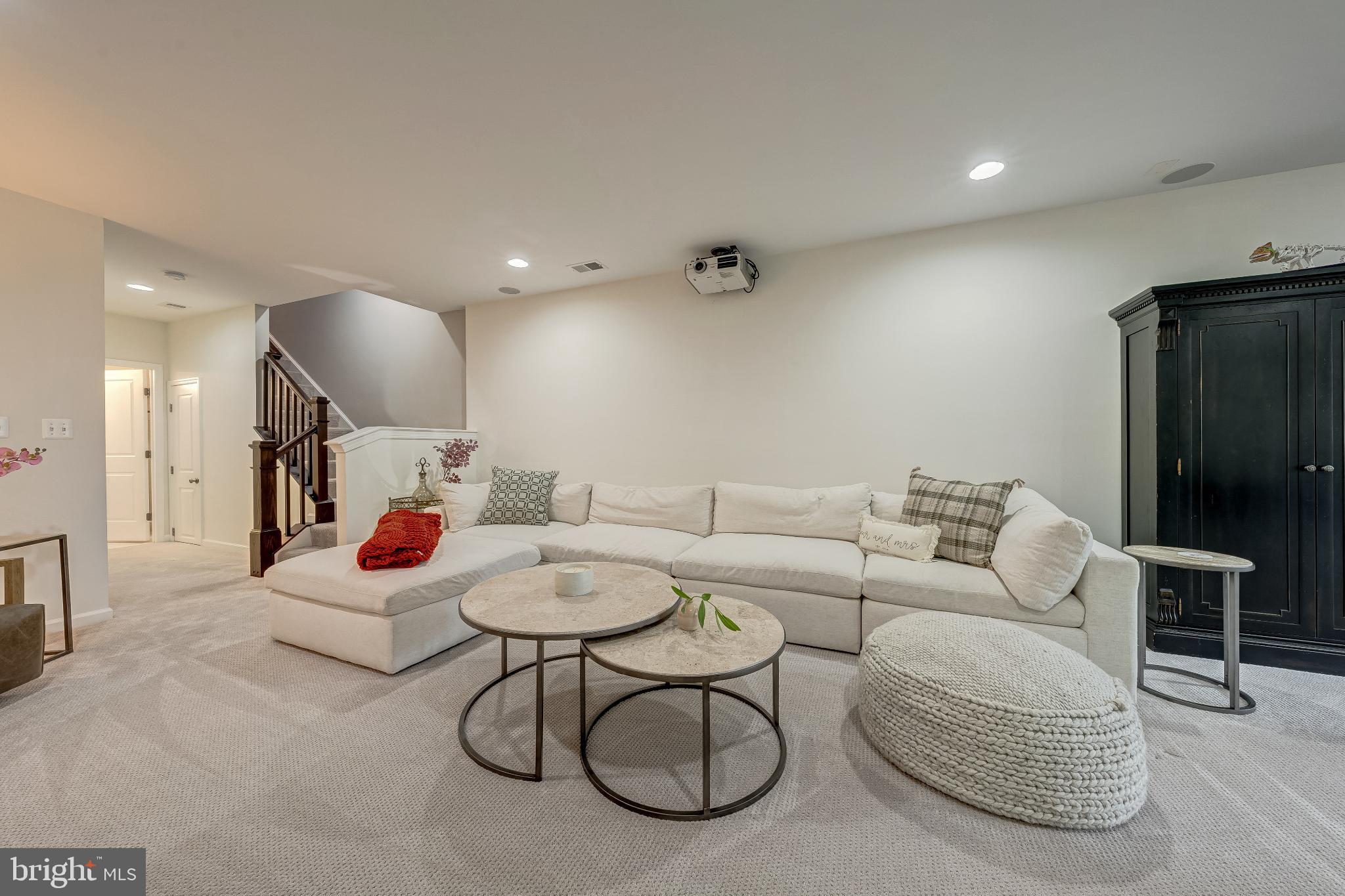 ONE LOUDOUN - Residential