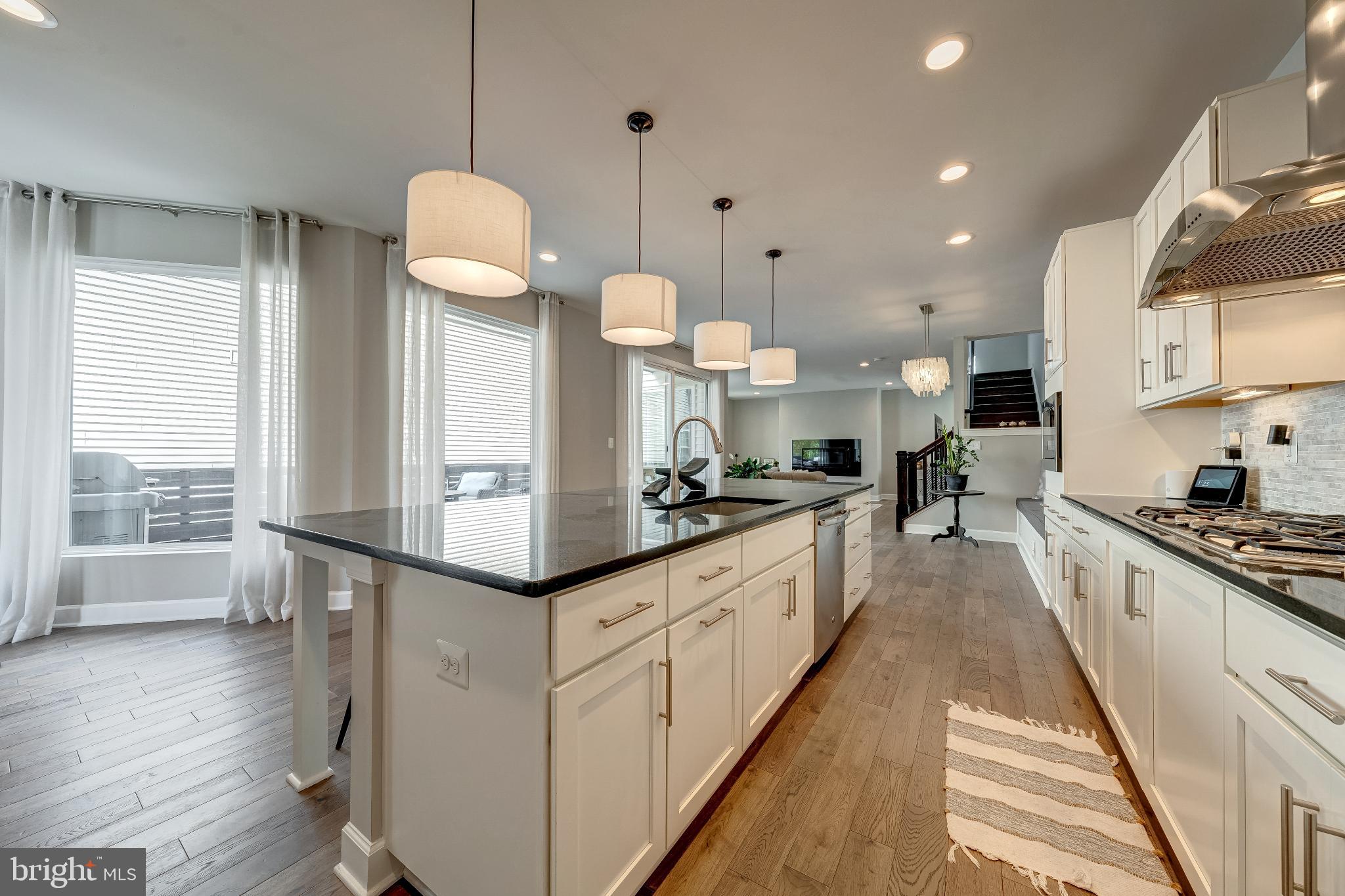 ONE LOUDOUN - Residential