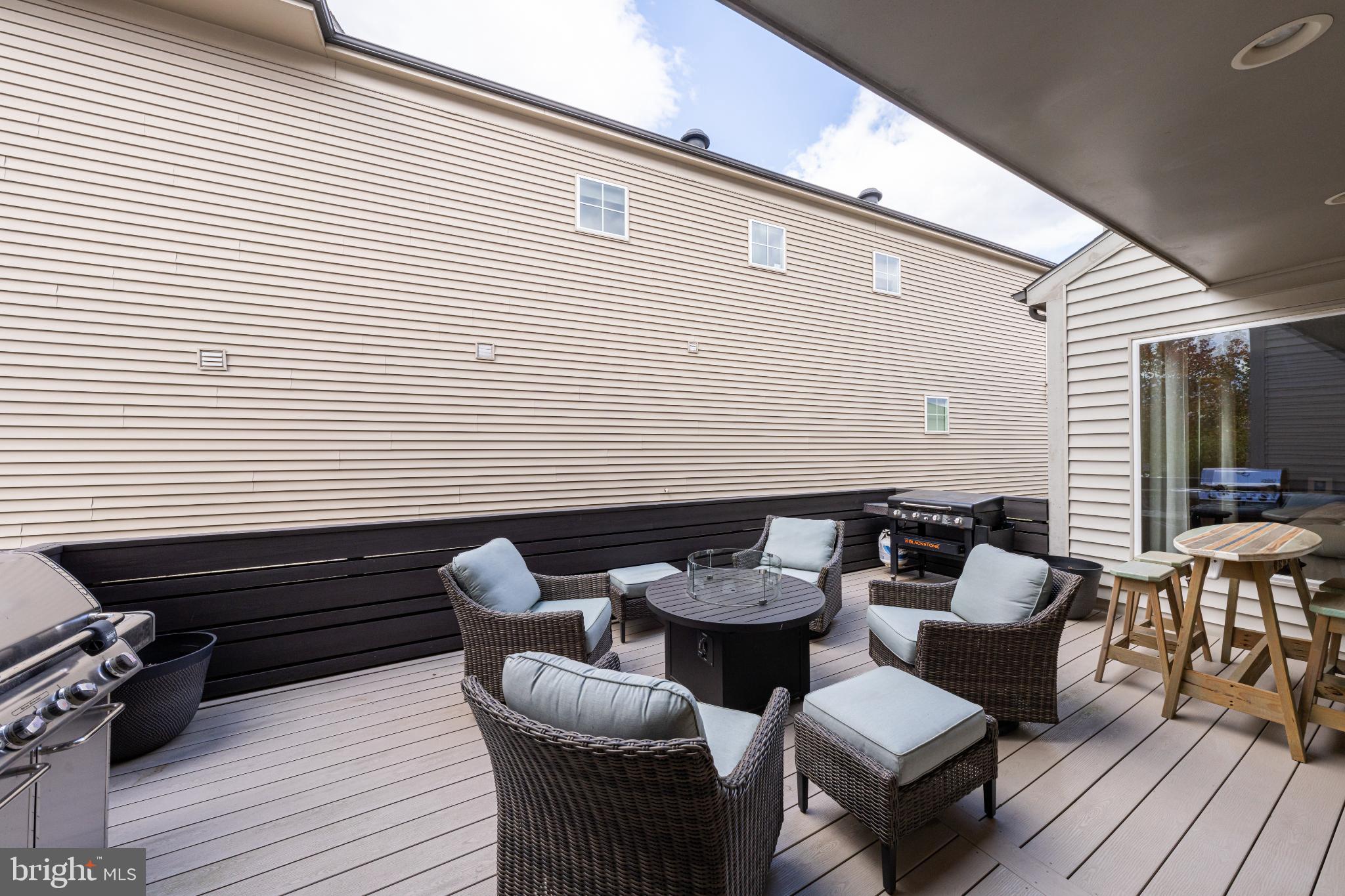 ONE LOUDOUN - Residential