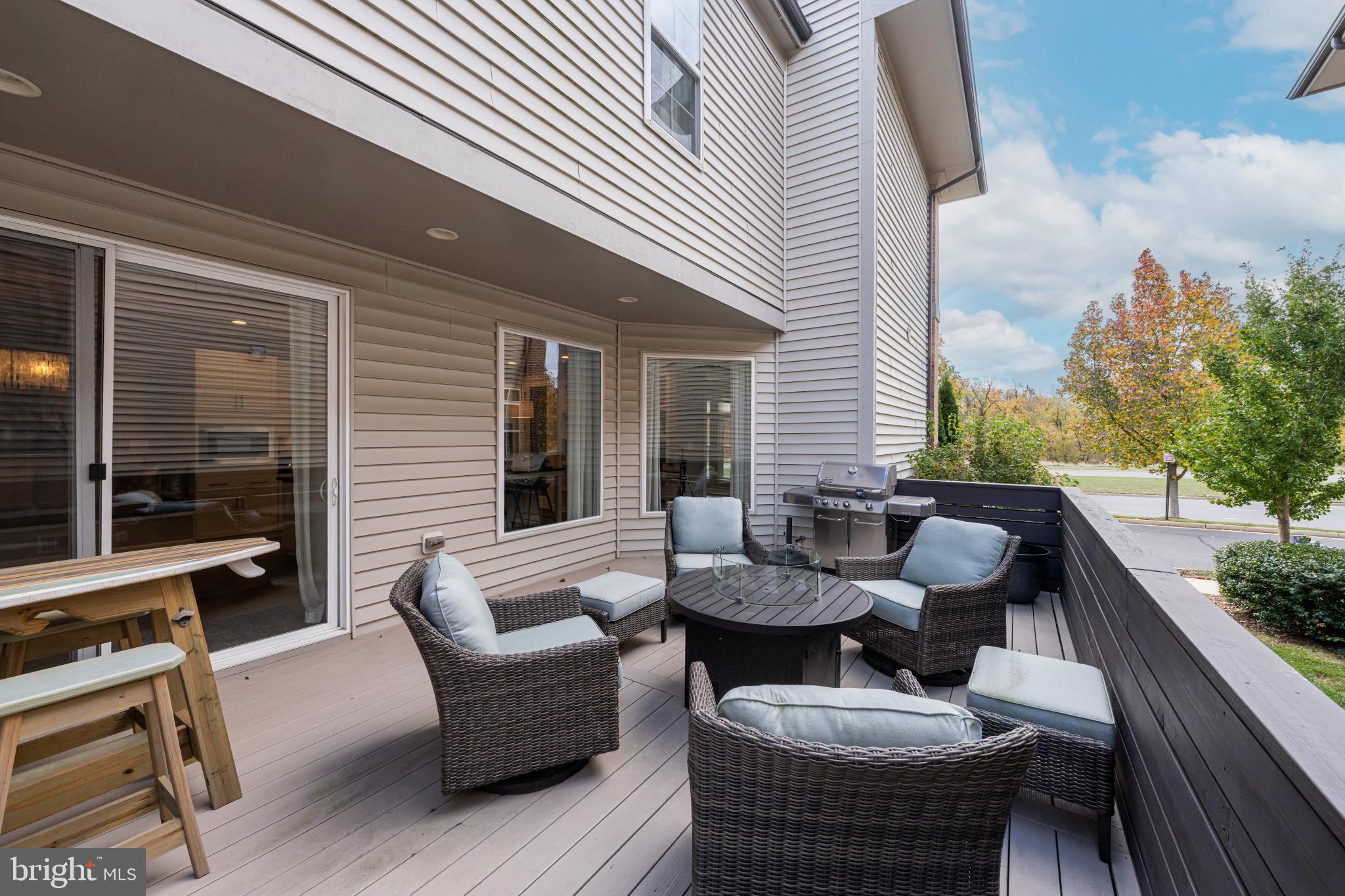 ONE LOUDOUN - Residential