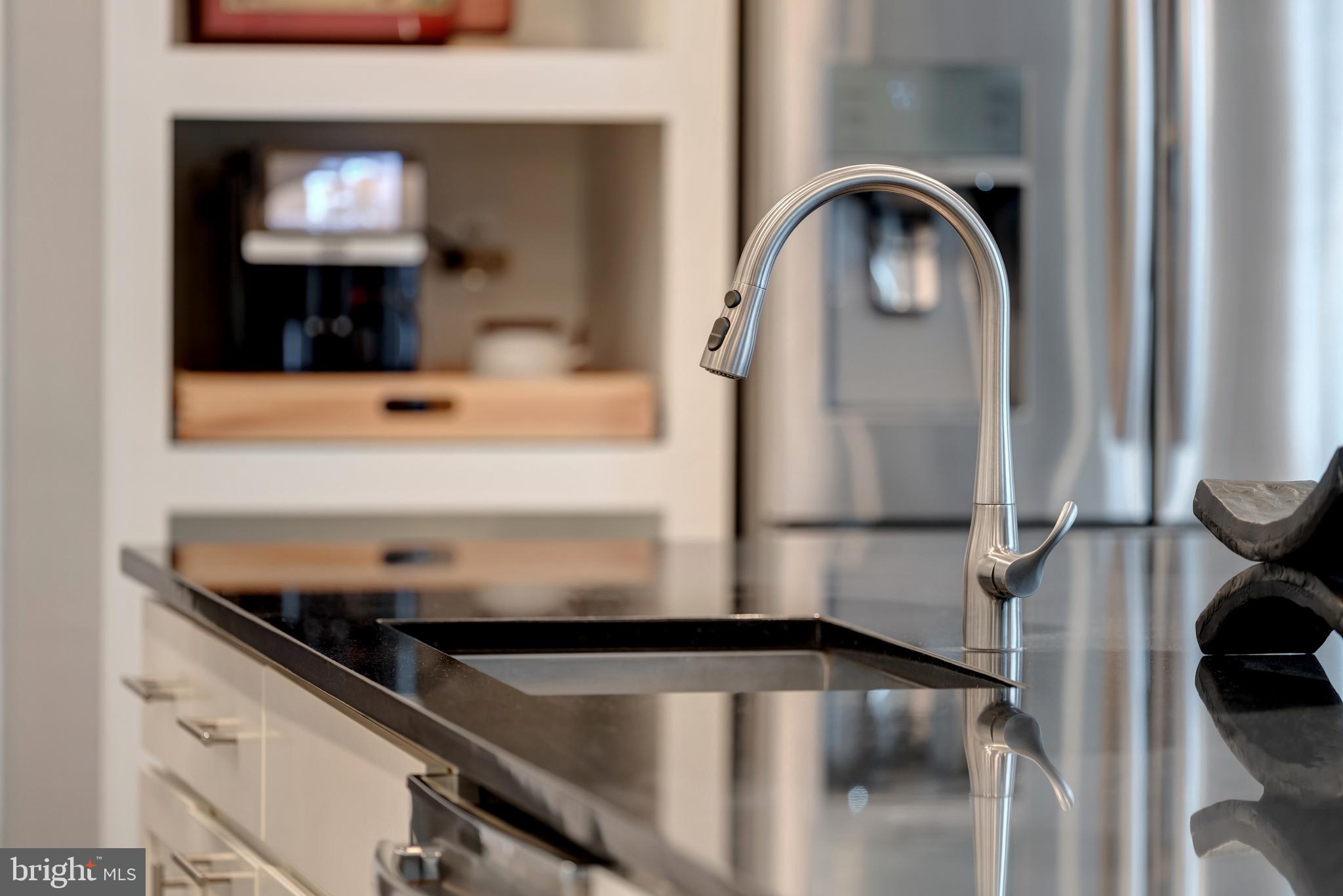 ONE LOUDOUN - Residential