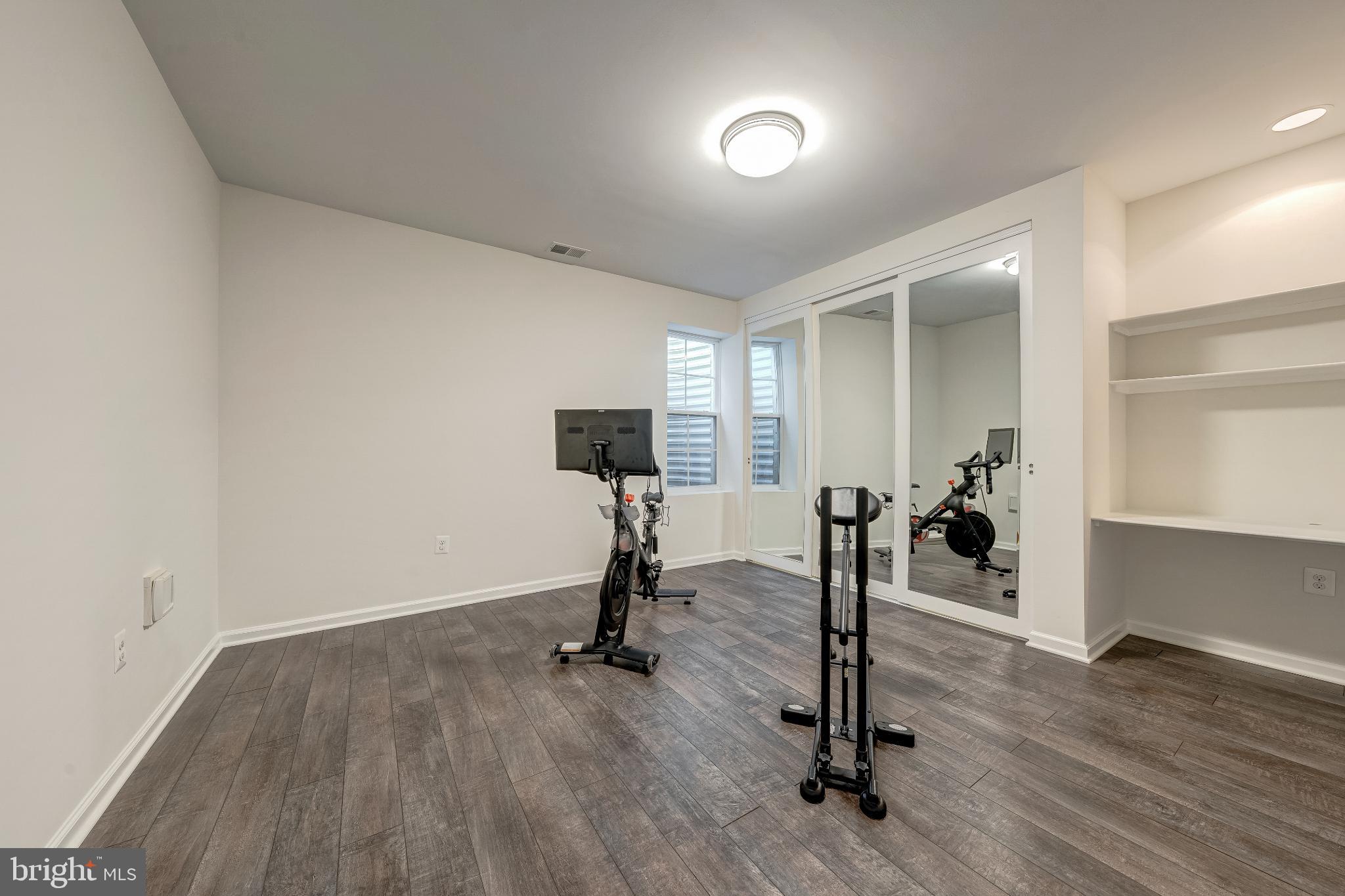 ONE LOUDOUN - Residential