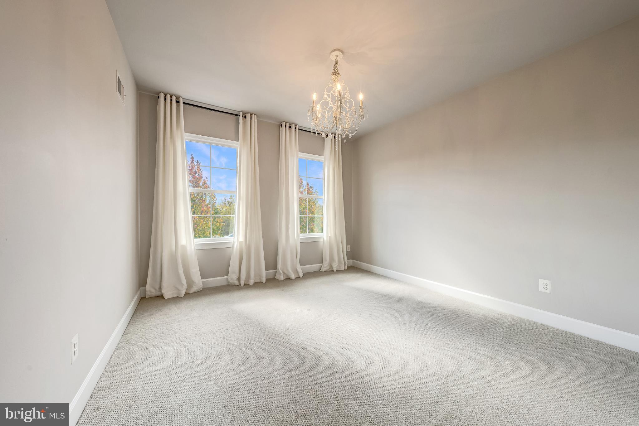 ONE LOUDOUN - Residential