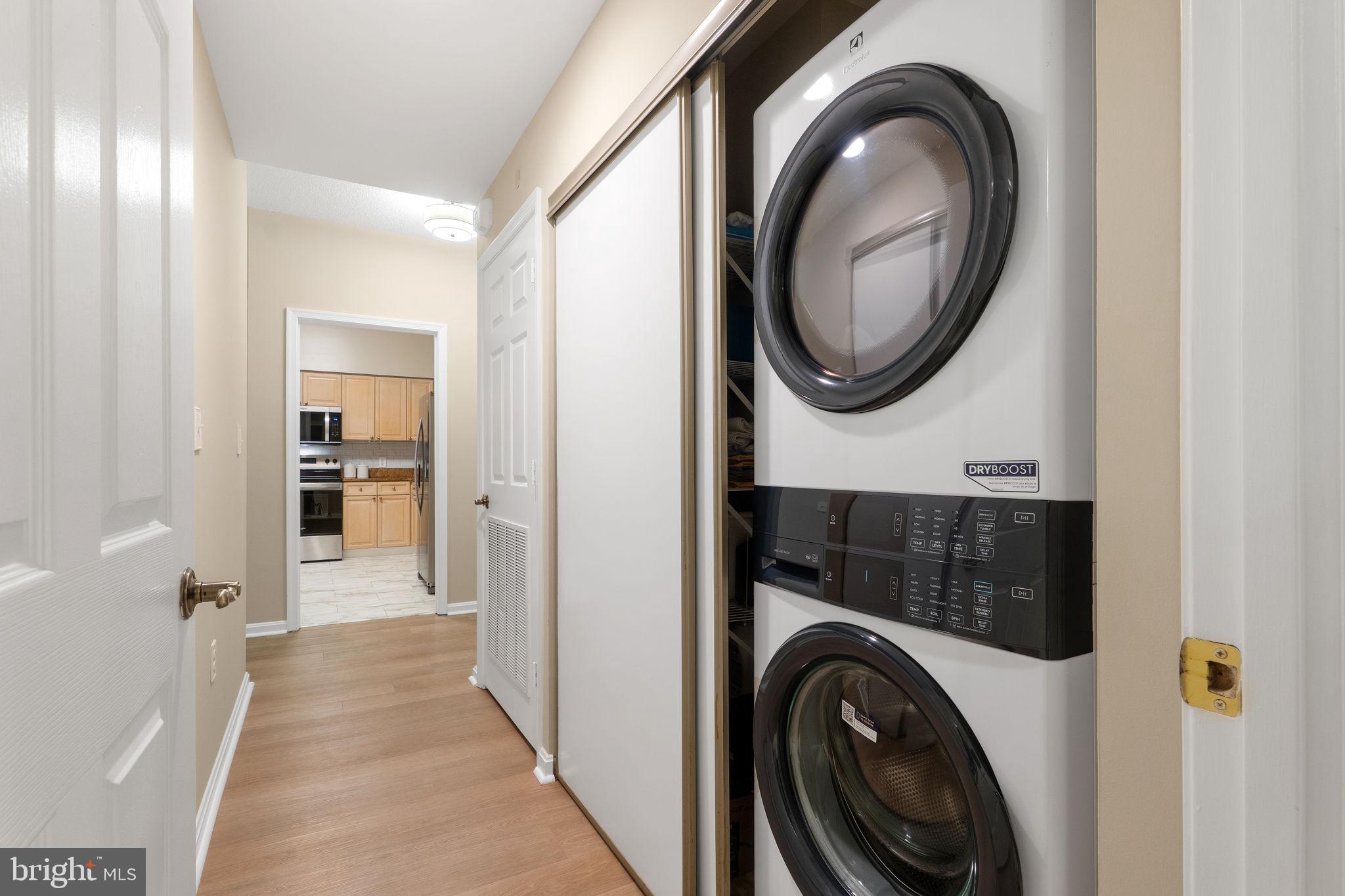 VANTAGE POINT WEST AT LW - Residential