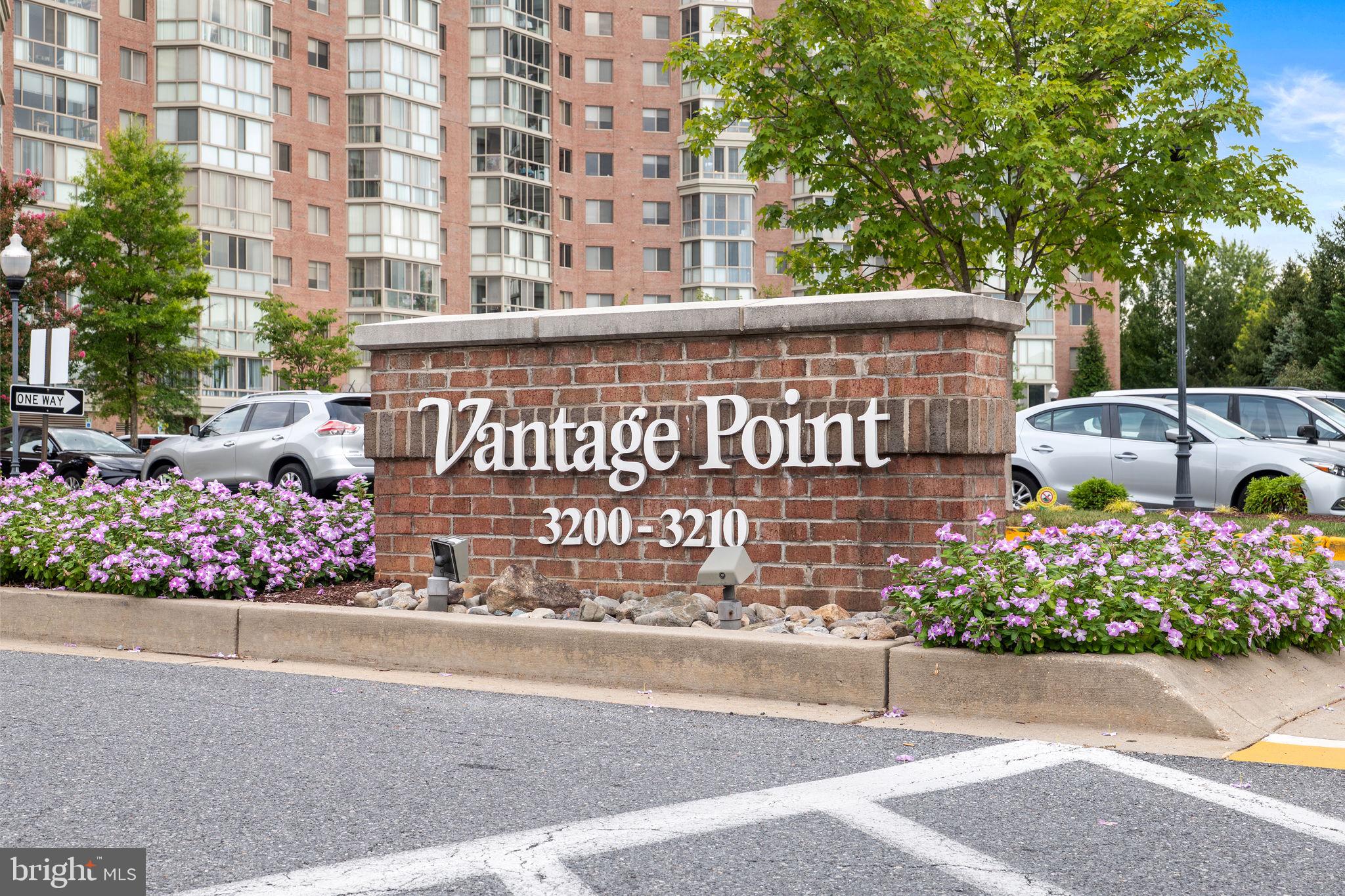 VANTAGE POINT WEST AT LW - Residential