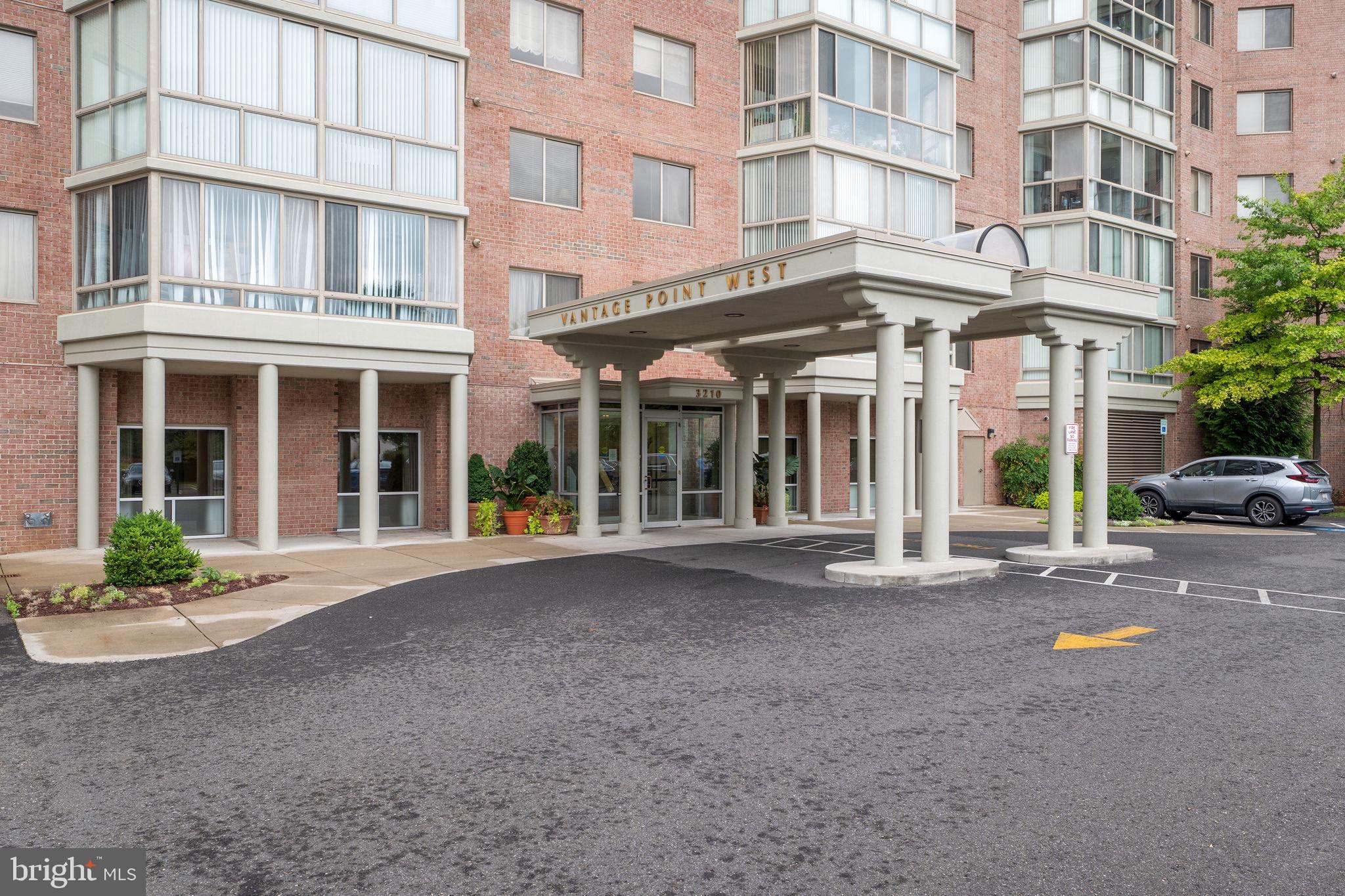 VANTAGE POINT WEST AT LW - Residential