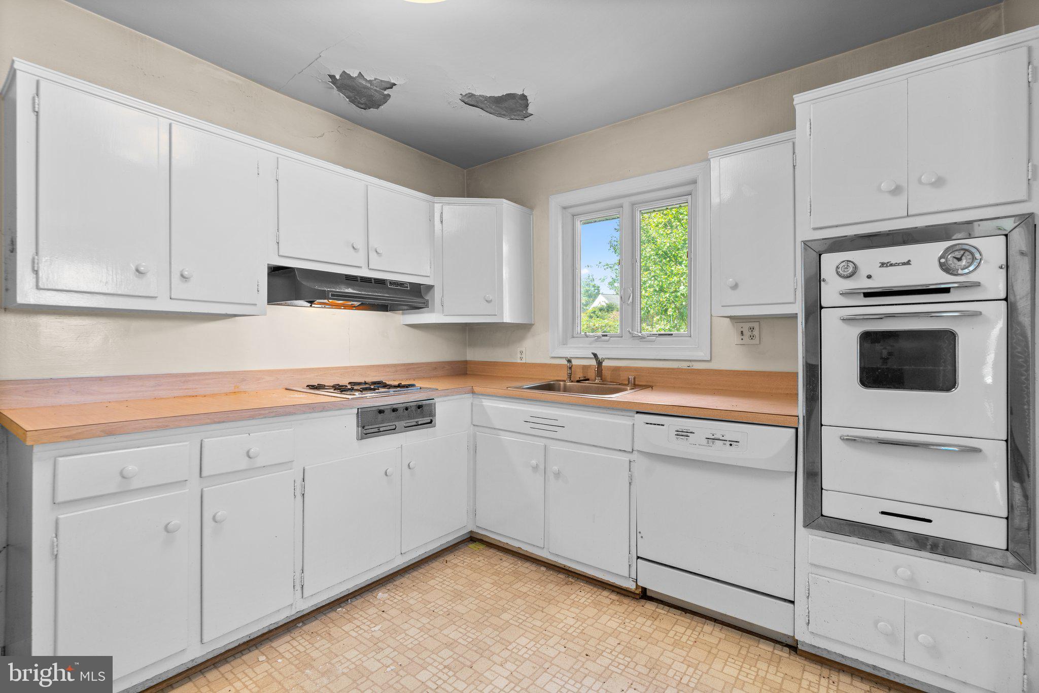 ROYAL VIEW - Residential