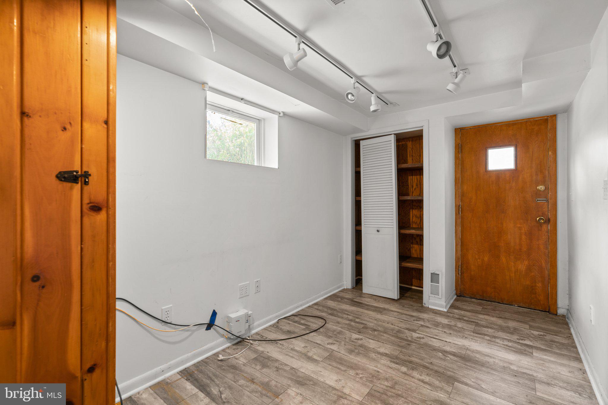 ROYAL VIEW - Residential