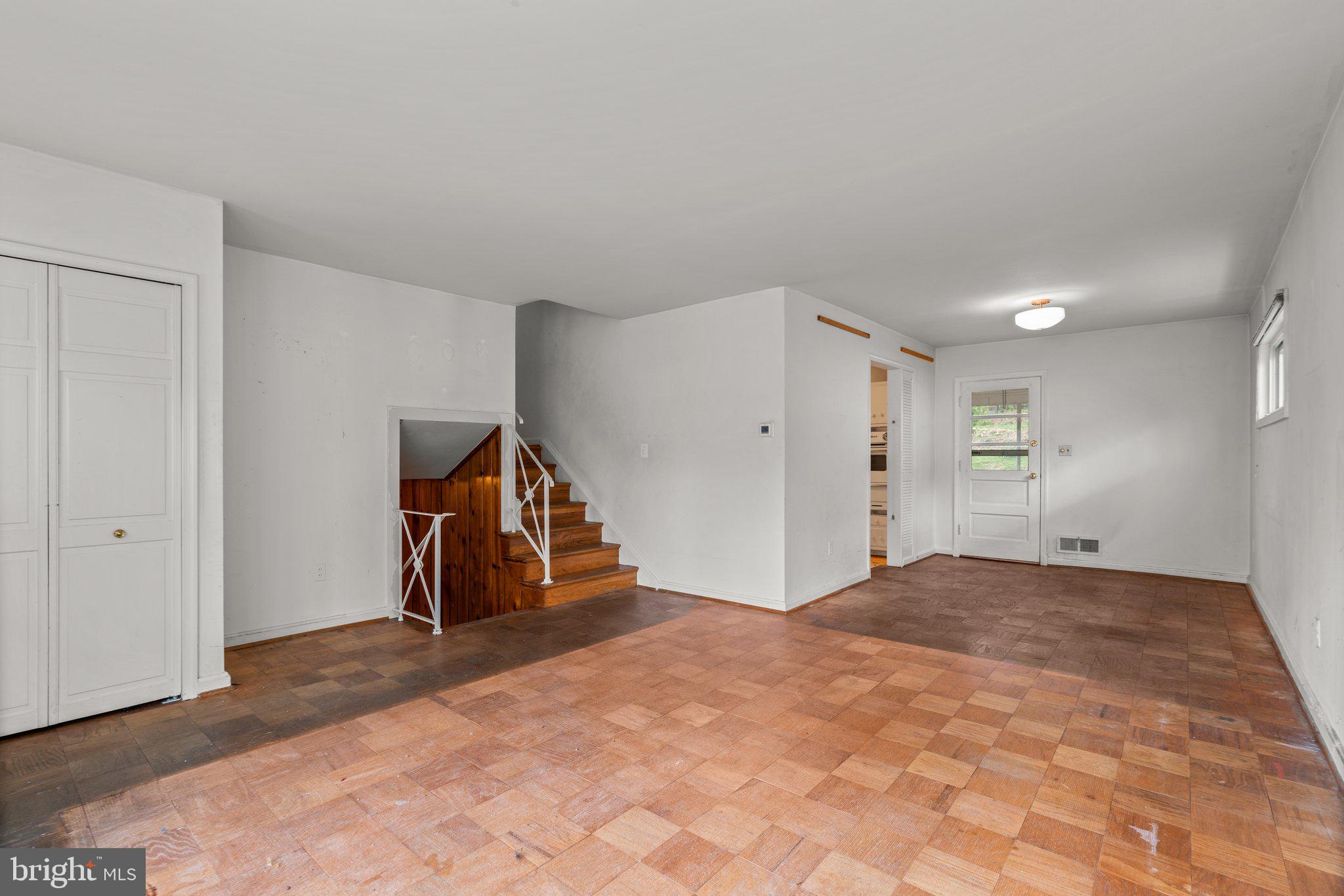 ROYAL VIEW - Residential