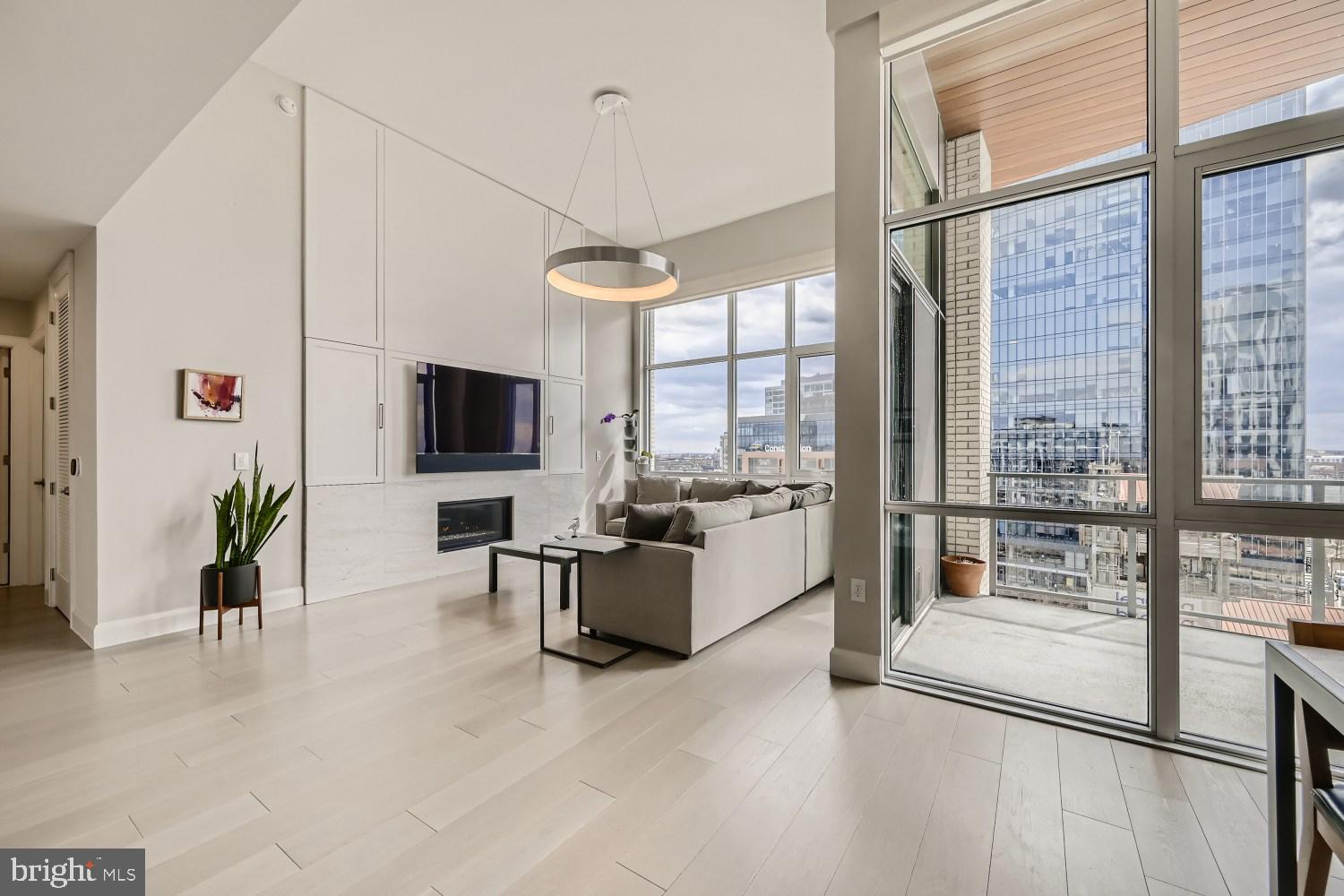 HARBOR EAST - Residential