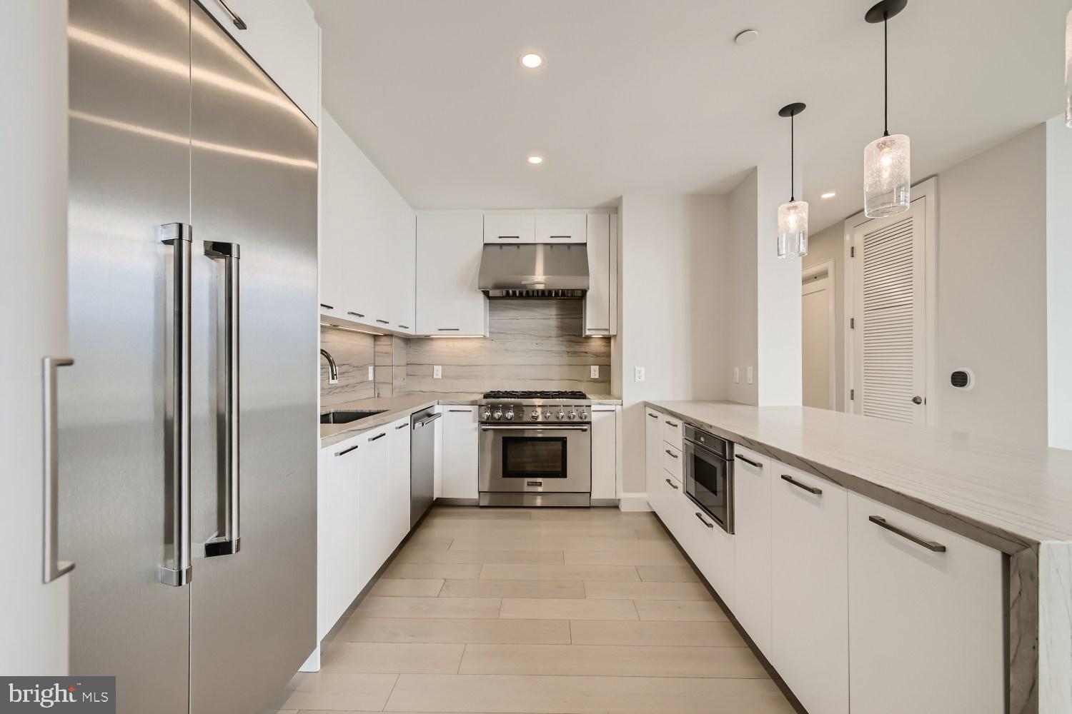 HARBOR EAST - Residential