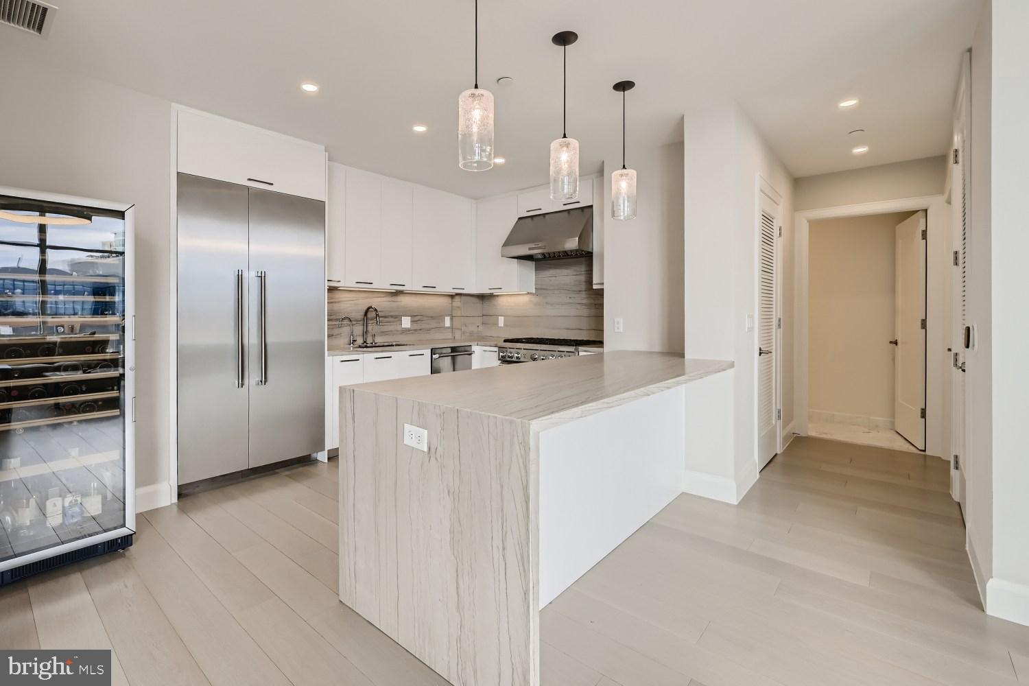 HARBOR EAST - Residential