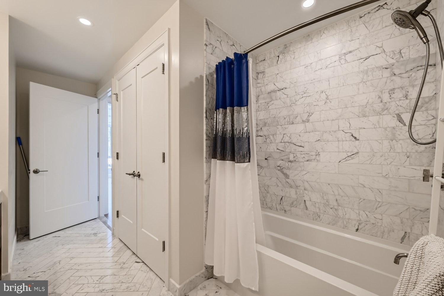 HARBOR EAST - Residential
