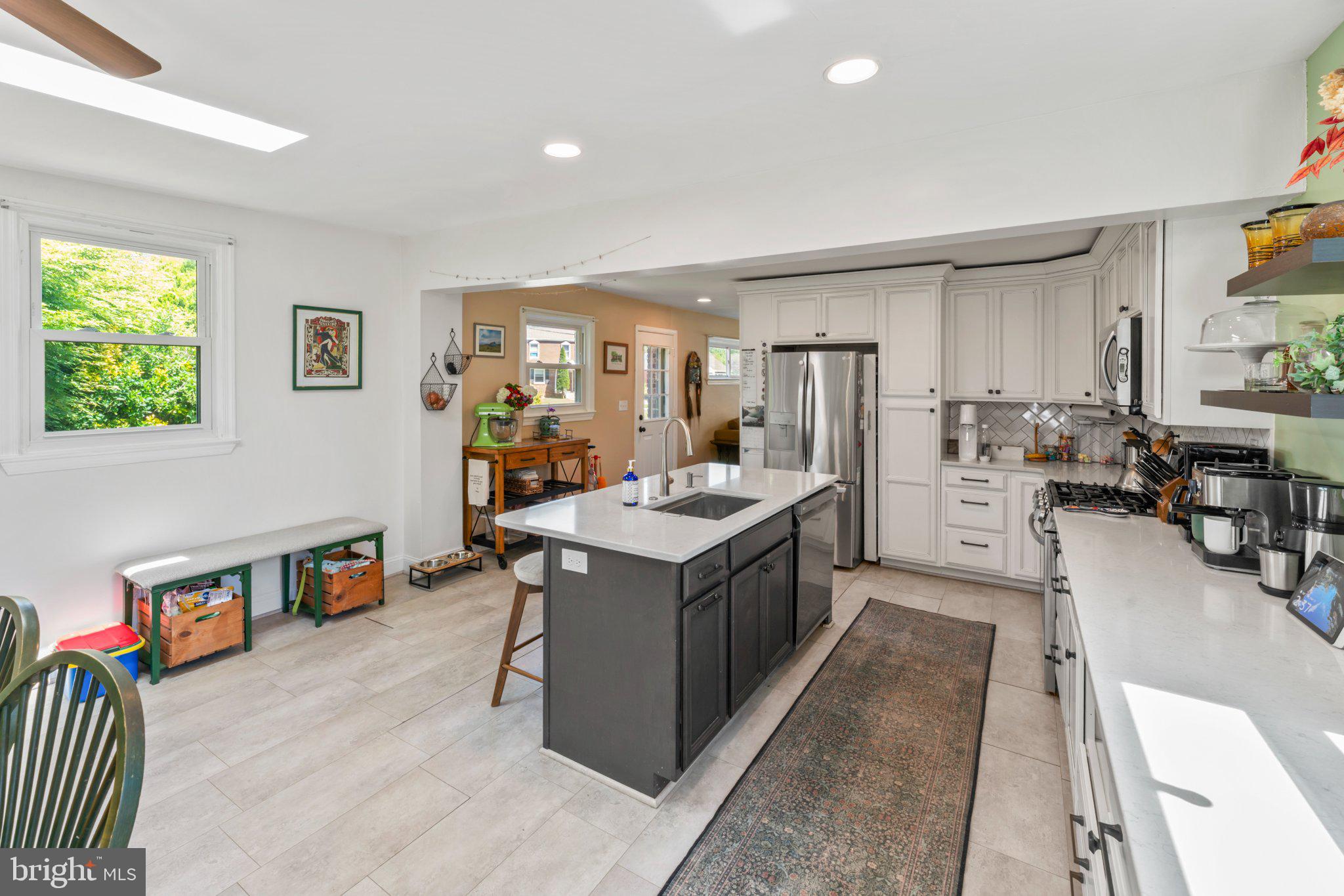 ROBINDALE - Residential