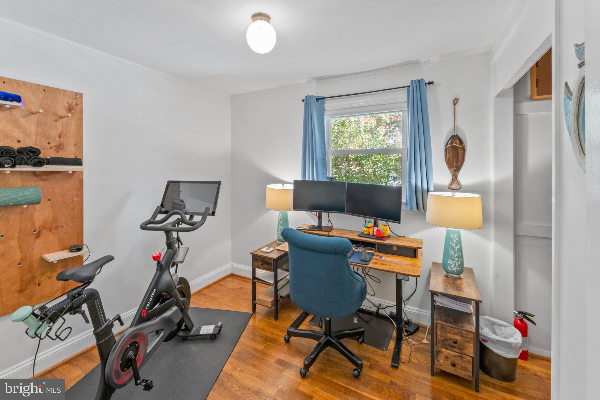 ROBINDALE - Residential