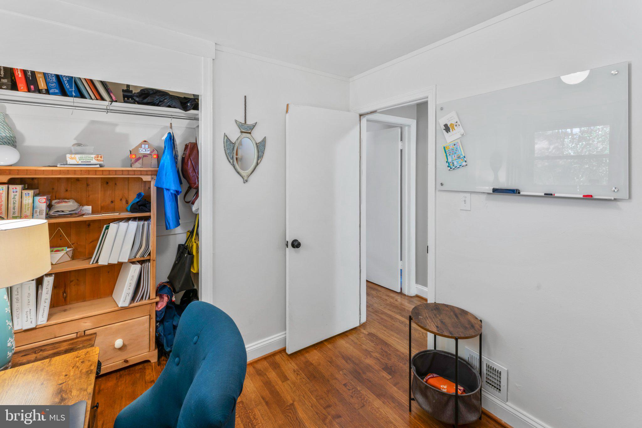 ROBINDALE - Residential