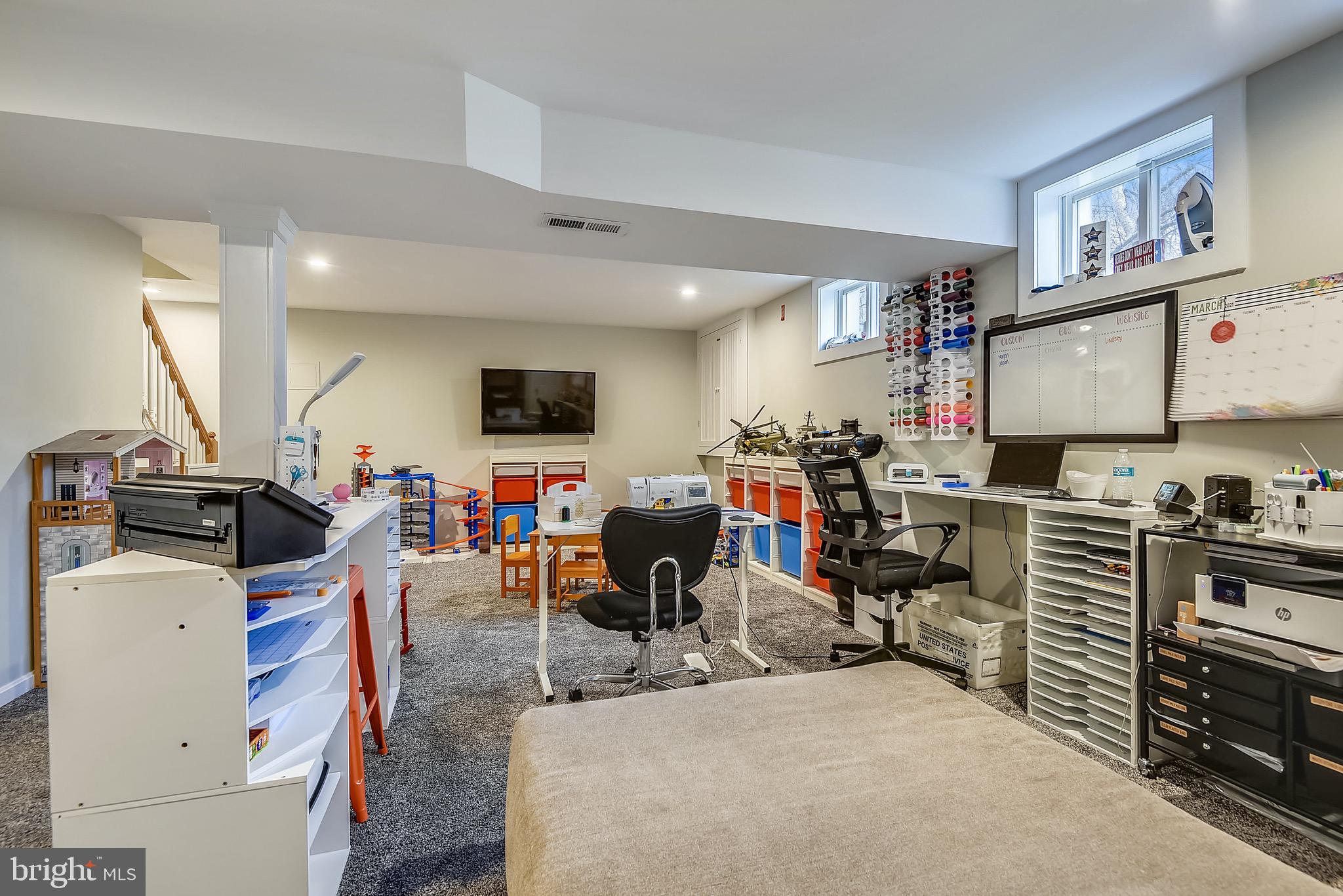 WHISPERING WOODS - Residential