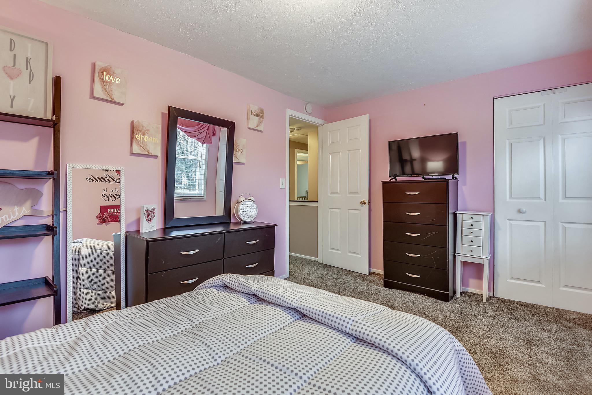 WHISPERING WOODS - Residential