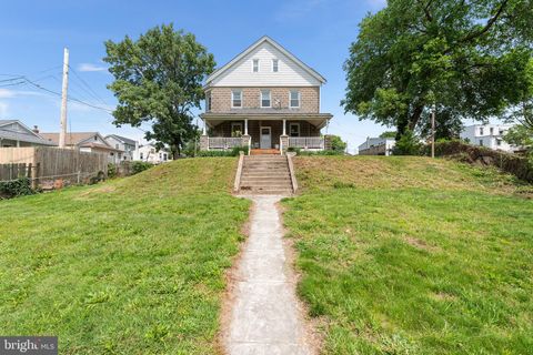 138 W RIDGE LINWOOD PA 19061