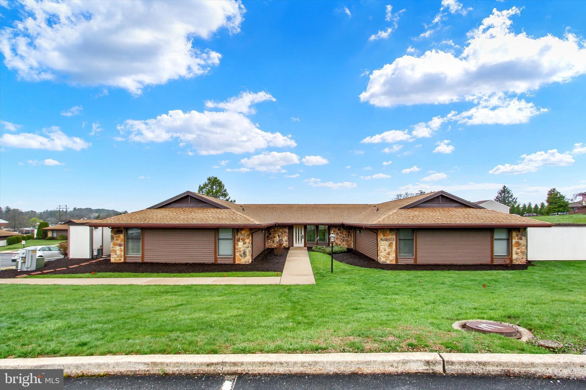 CRESTVIEW VILLAS - Residential