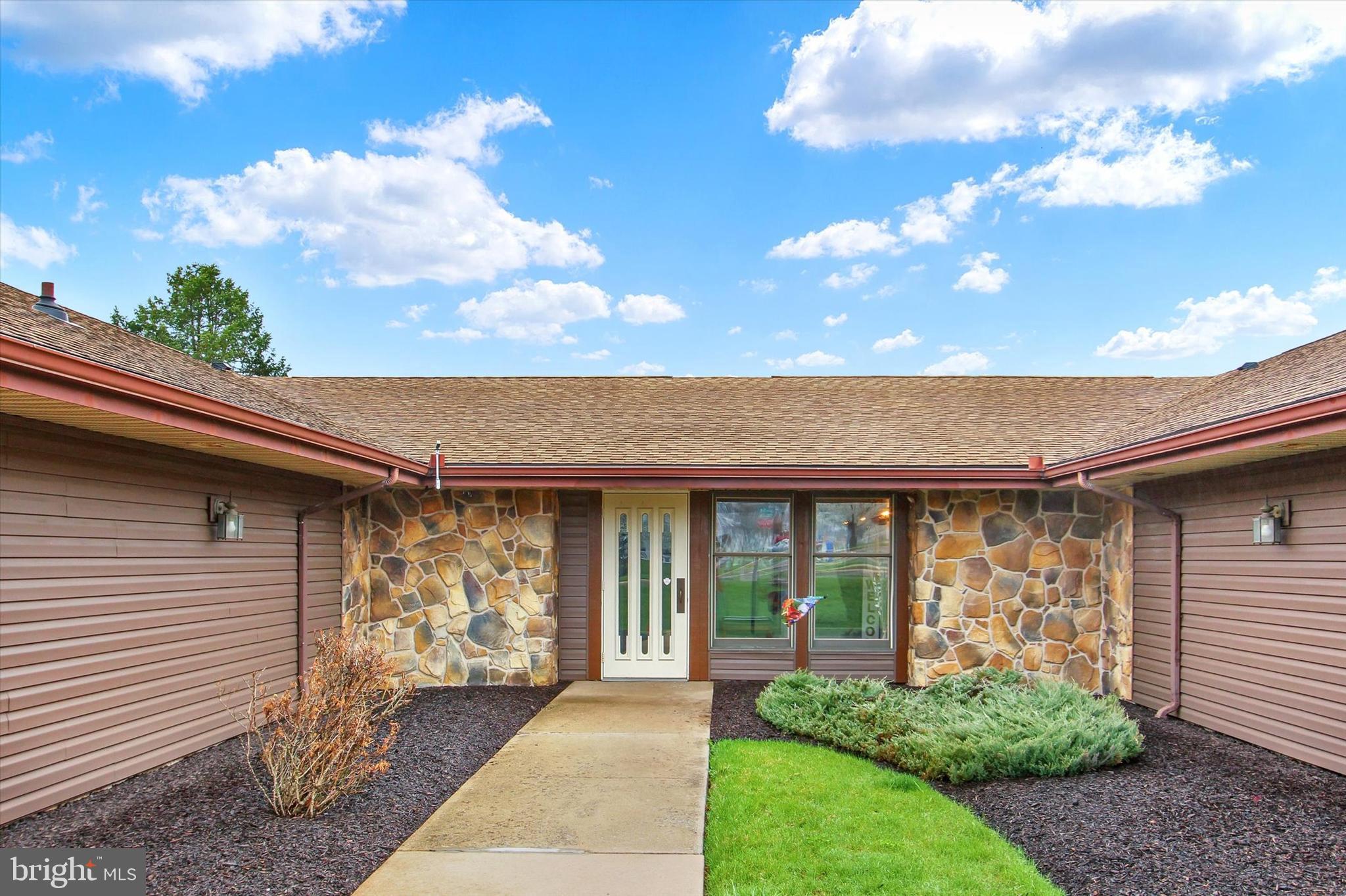 CRESTVIEW VILLAS - Residential