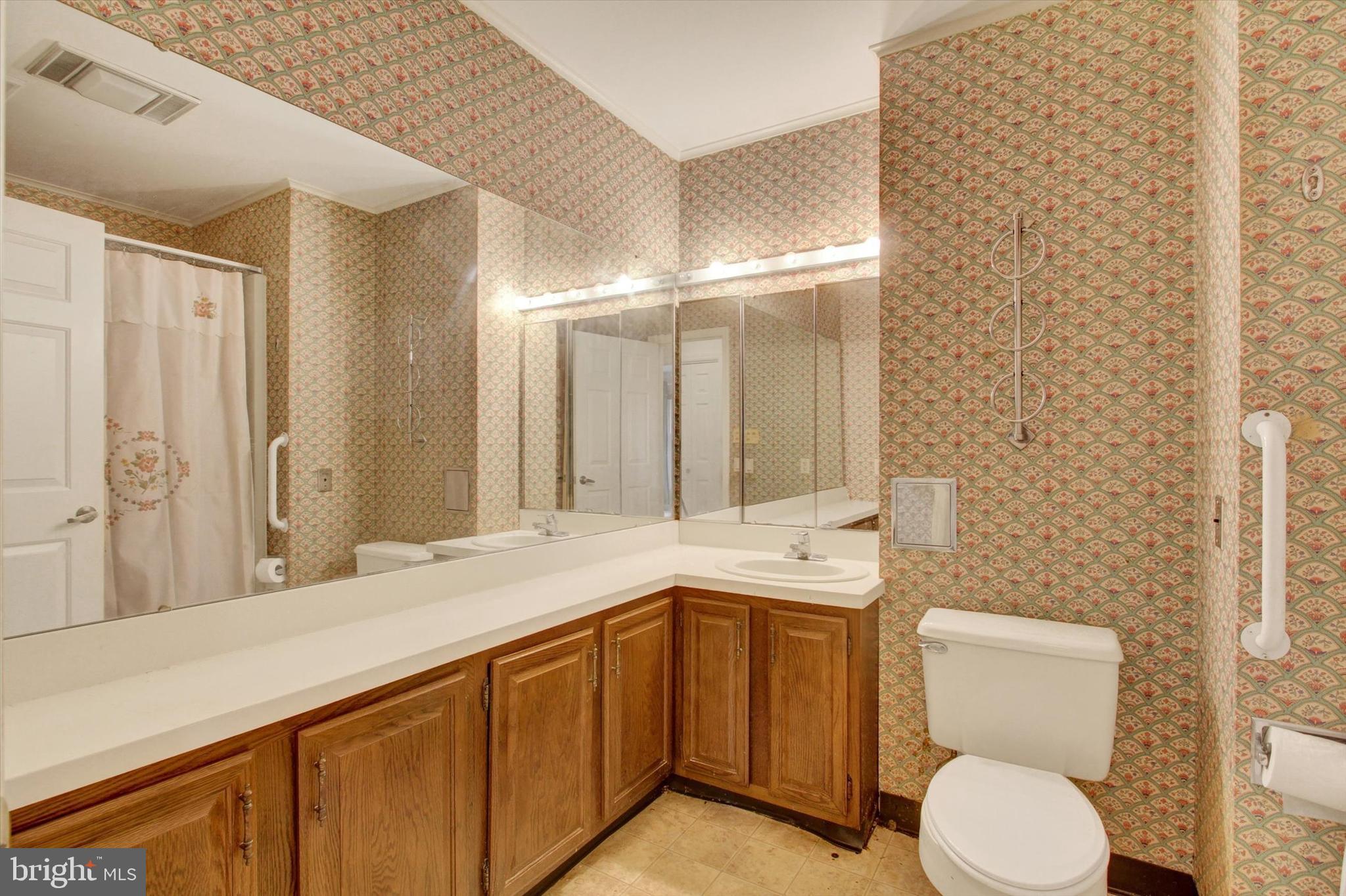 CRESTVIEW VILLAS - Residential