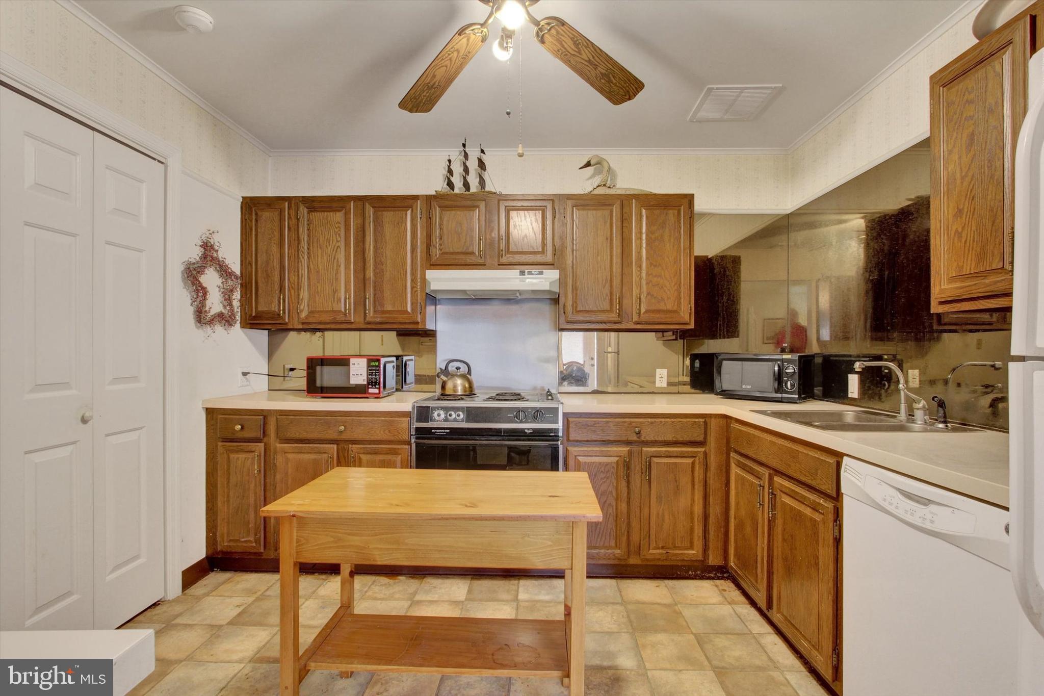 CRESTVIEW VILLAS - Residential