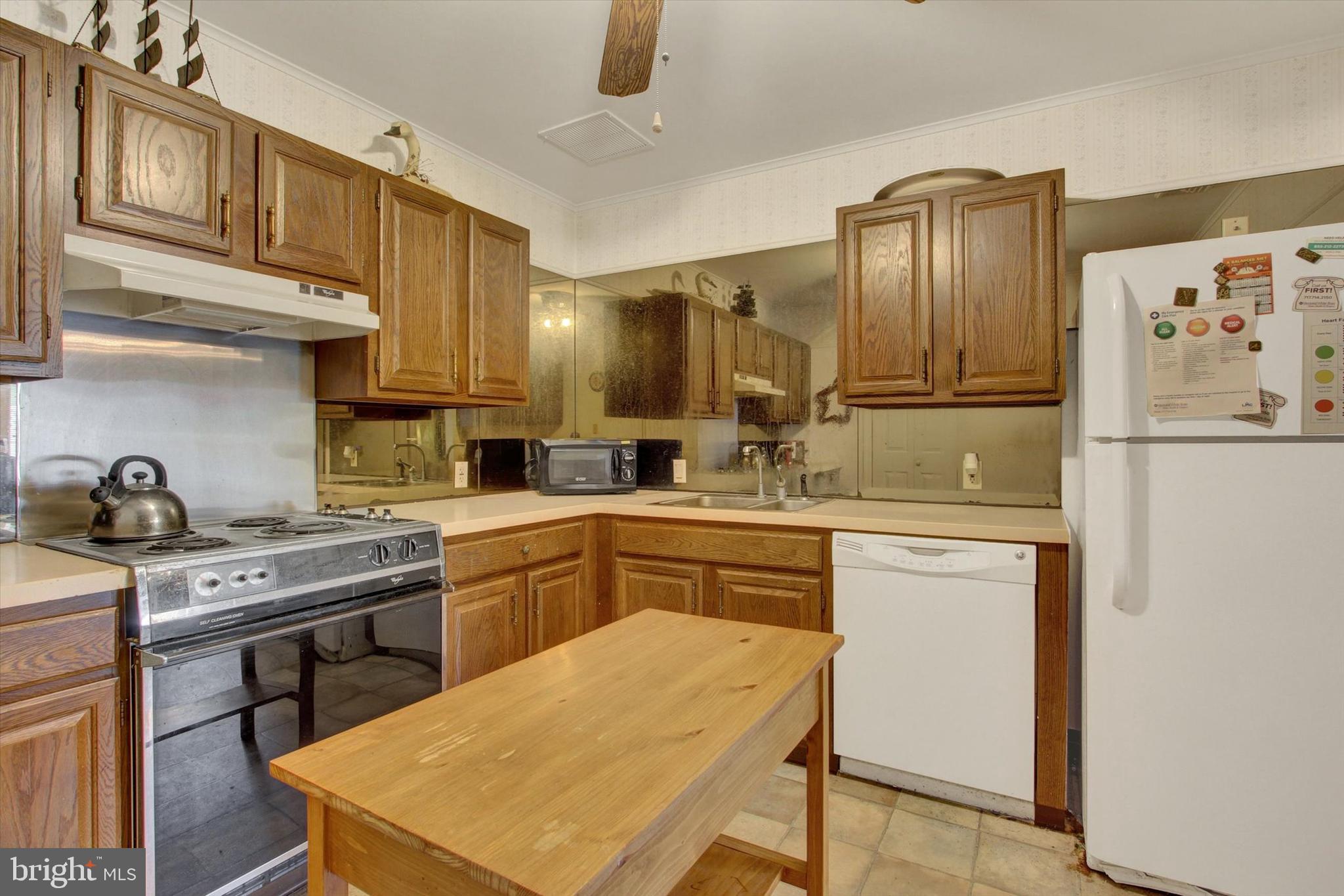 CRESTVIEW VILLAS - Residential