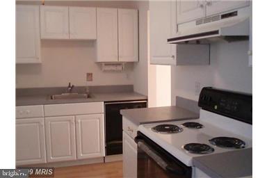 SOUTHGATE WOODS TOWNHOUSES - Residential Lease