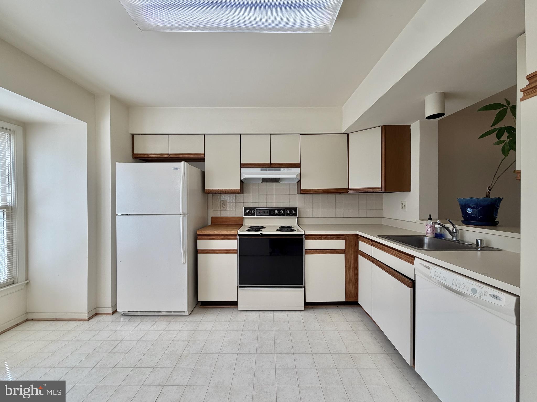 3824 SWAN HOUSE COURT