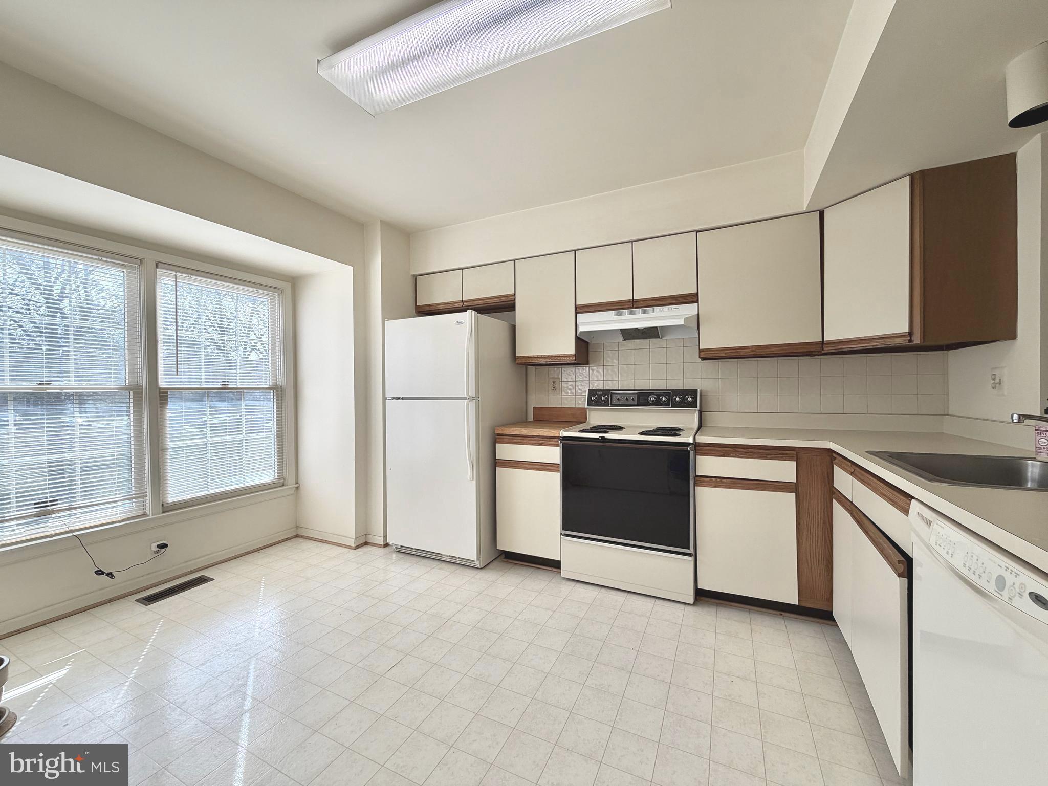 3824 SWAN HOUSE COURT