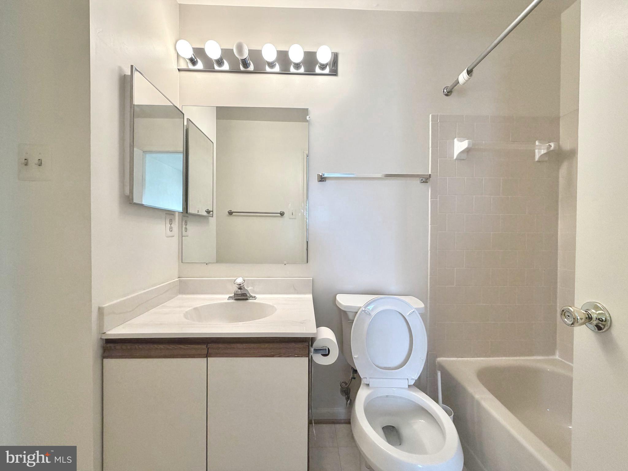 SILVER SPRING CNTRY CLUB - Residential