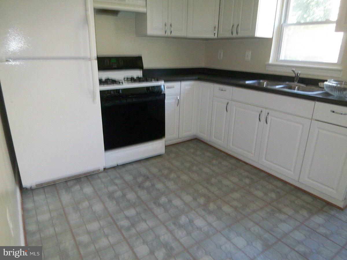 GLASSMANOR - Residential Lease