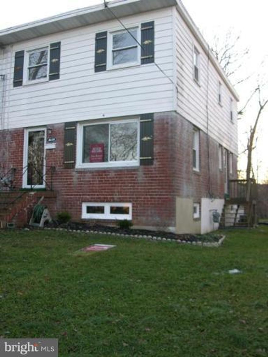 4 BD 1.5 BA TH. Huge living room, fully appointed kitchen, and dining area. This home is in Oxon Hill is minutes from restaurants, shopping center and the National Harbor, w/ access to major HWYS.