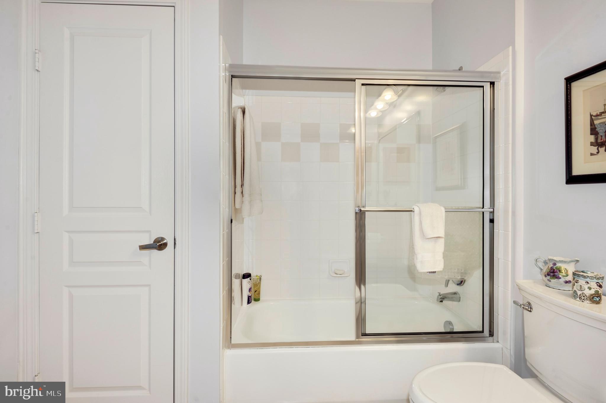 SAVOY AT RESTON TOWN CENTER - Residential