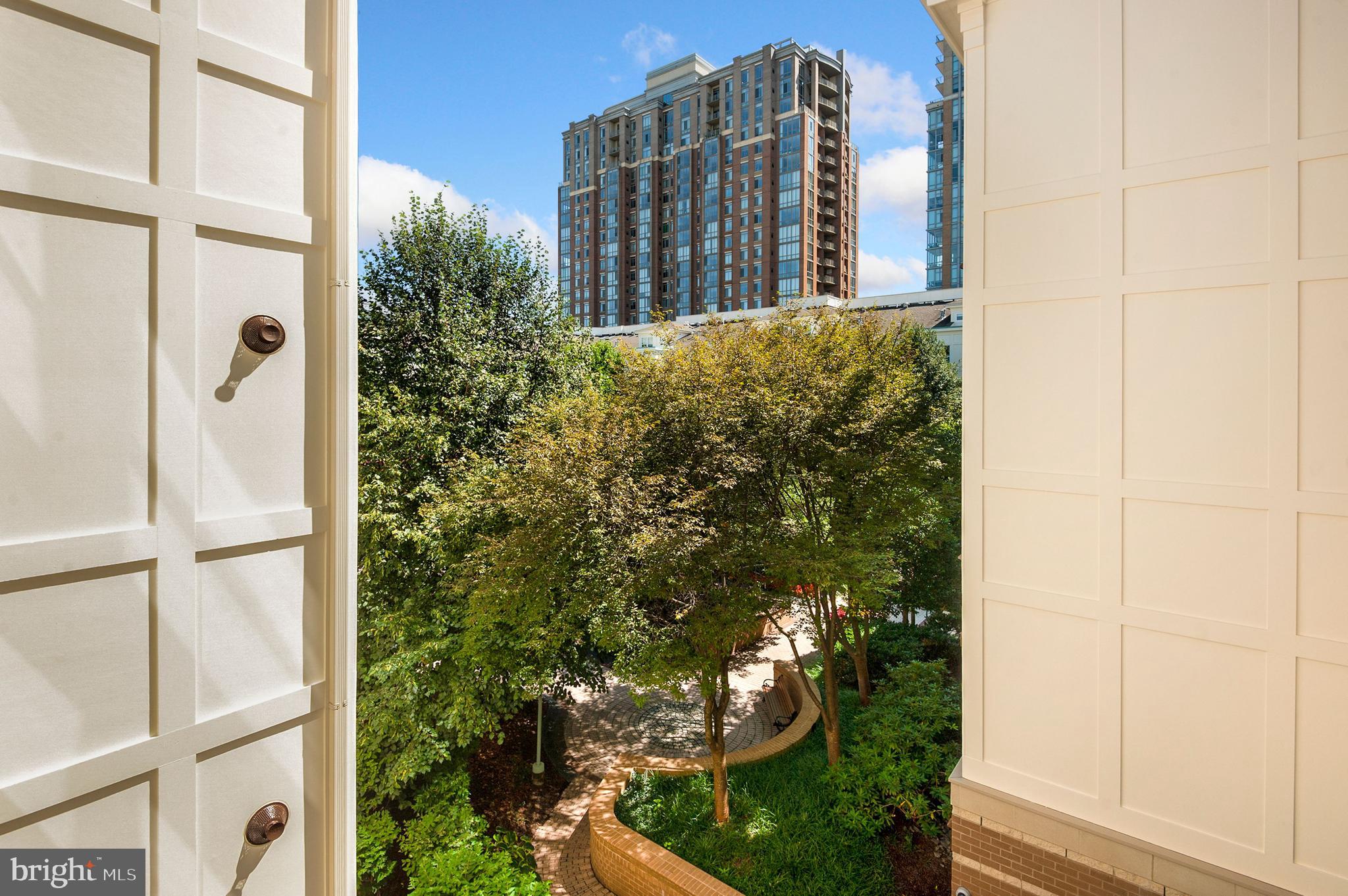 SAVOY AT RESTON TOWN CENTER - Residential