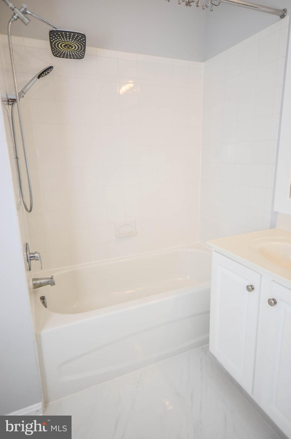 LINCOLN TERRACE - Residential Lease