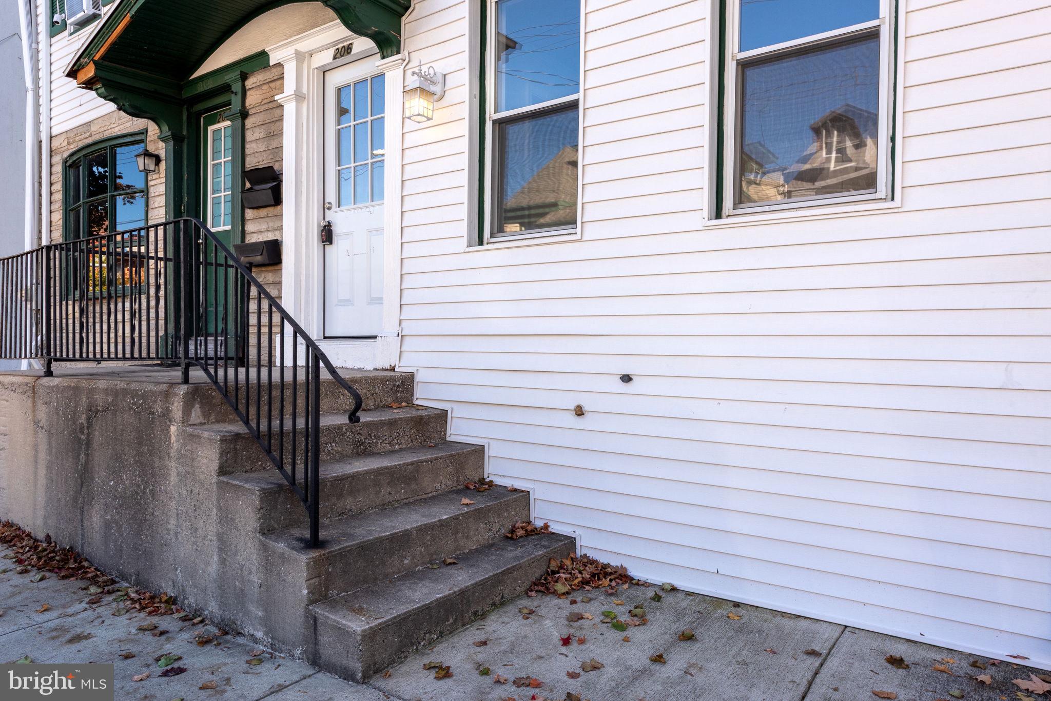 206 S 9TH STREET