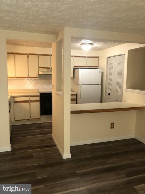 CHESTERFIELD GARDEN CONDOMINIUM - Residential Lease