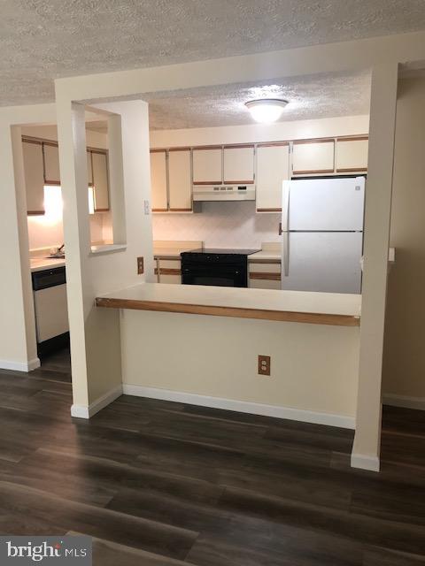 CHESTERFIELD GARDEN CONDOMINIUM - Residential Lease