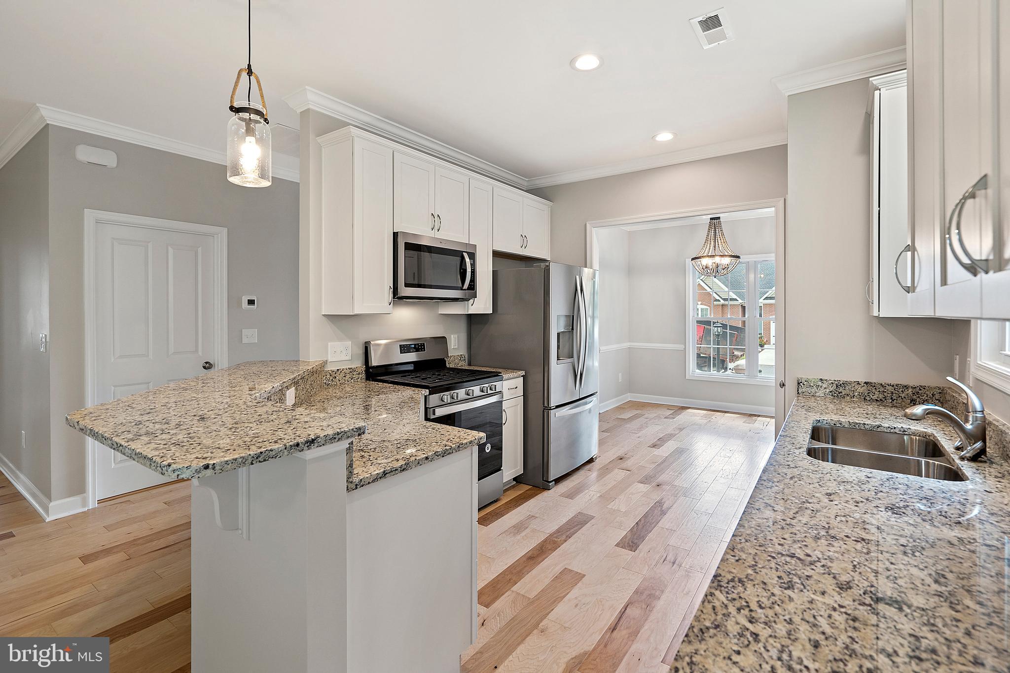 COUNTRY CLUB ESTATES - Residential