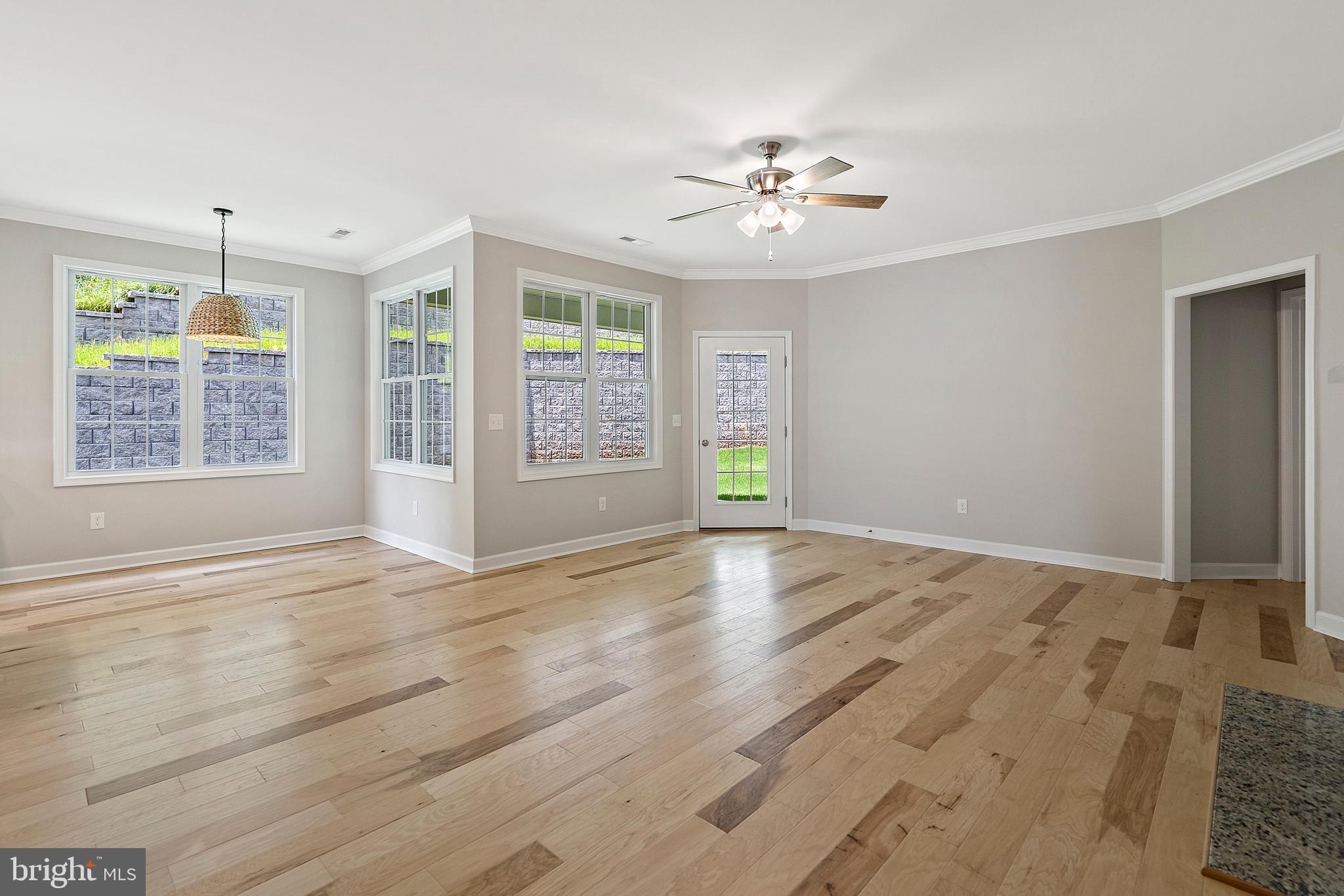 COUNTRY CLUB ESTATES - Residential