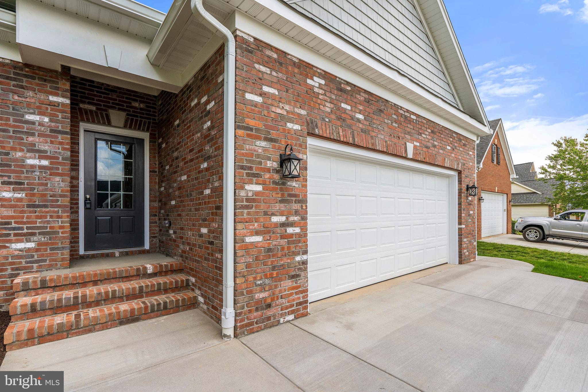 COUNTRY CLUB ESTATES - Residential