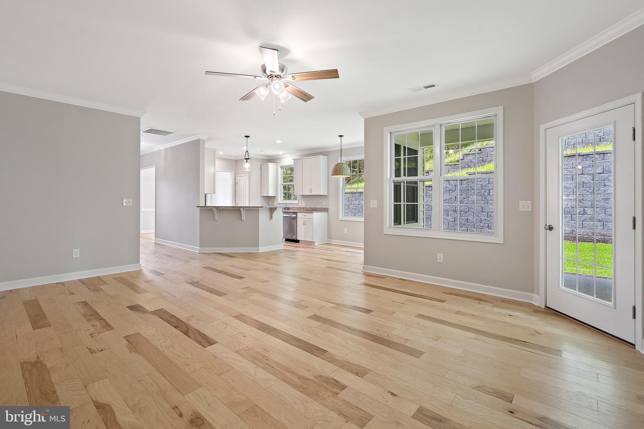 COUNTRY CLUB ESTATES - Residential