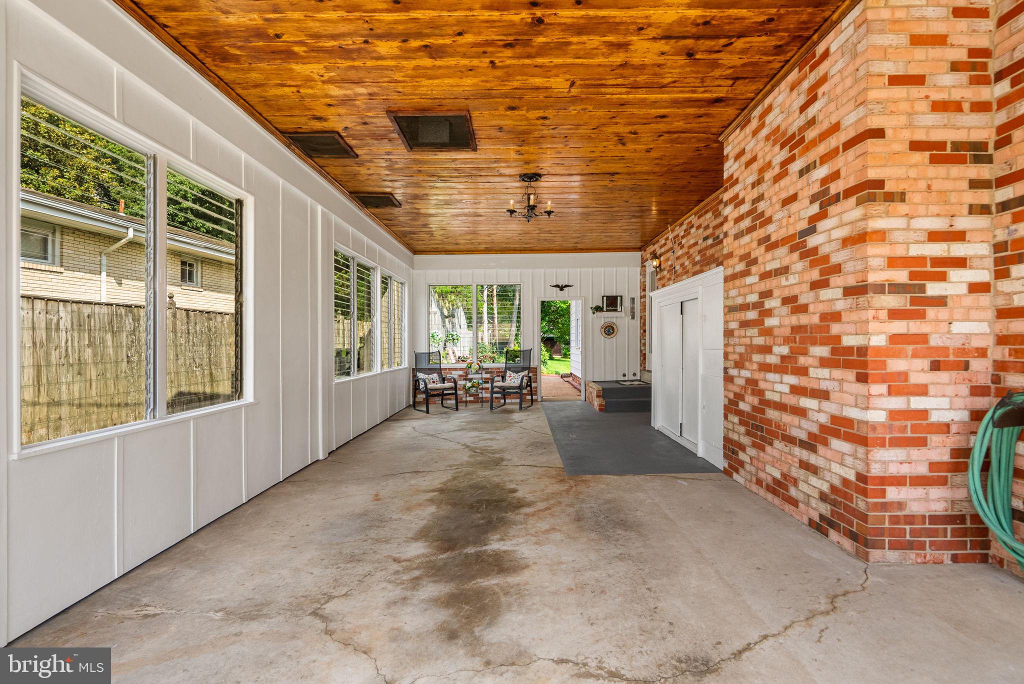 4208 HOWARD ROAD