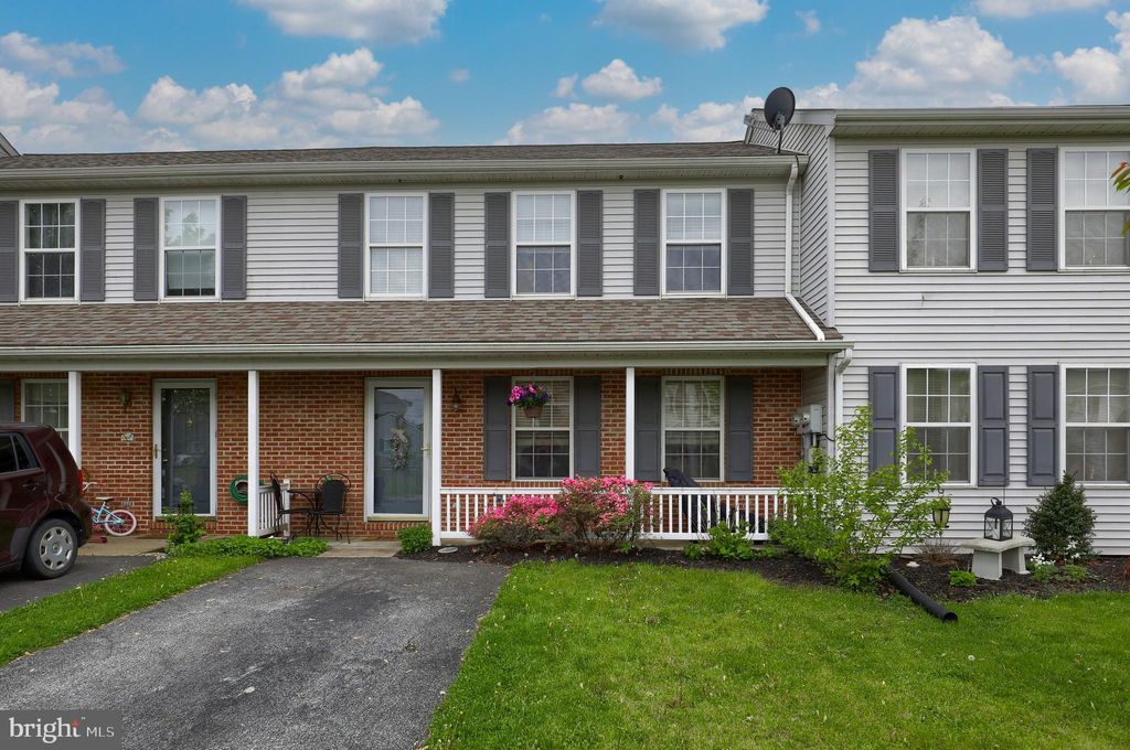 Photo of 14 HAMPSHIRE CT, MARIETTA, PA 17547 (MLS # PALA2034398)