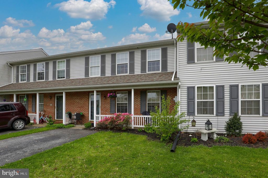 Photo of 14 HAMPSHIRE CT, MARIETTA, PA 17547 (MLS # PALA2034398)